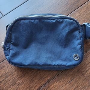 LULULEMON EVERYWHERE BELT BAG 1L